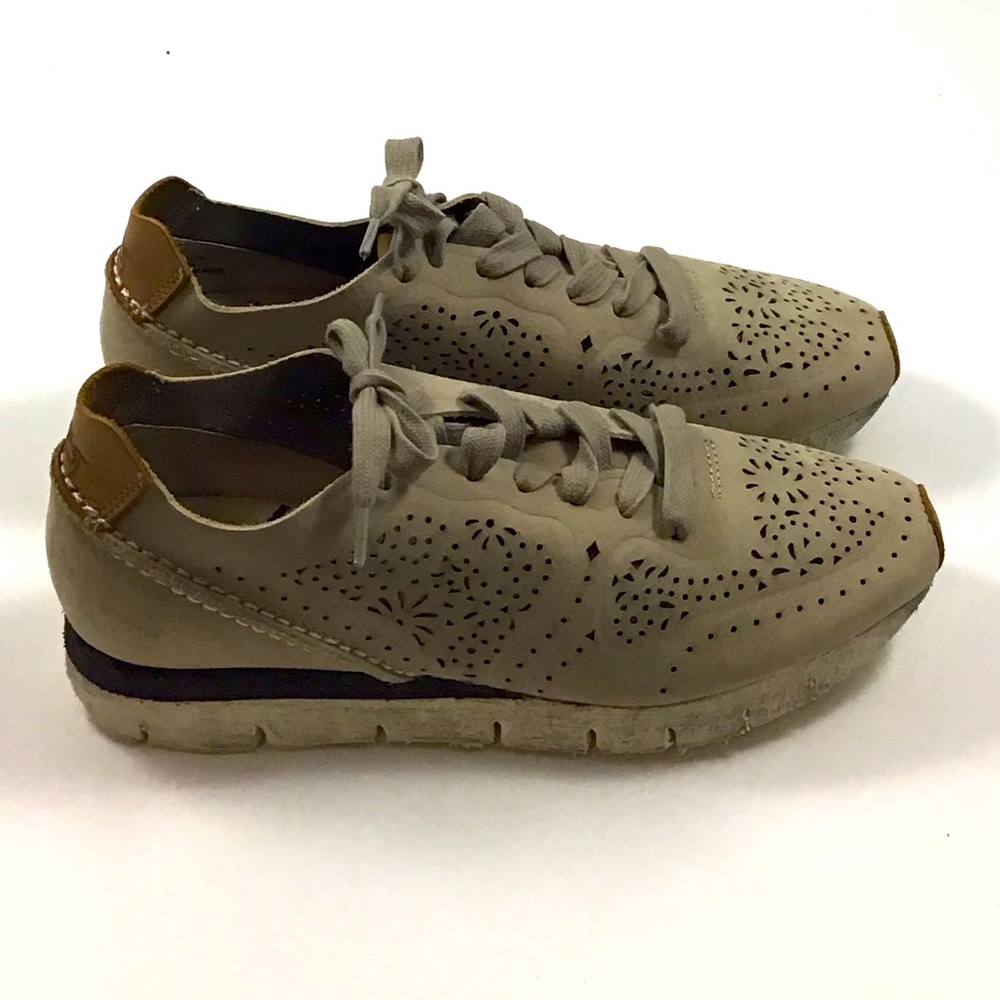 OTBT Khora Tan Brown Perforated Lace Up Sneakers Size 9
